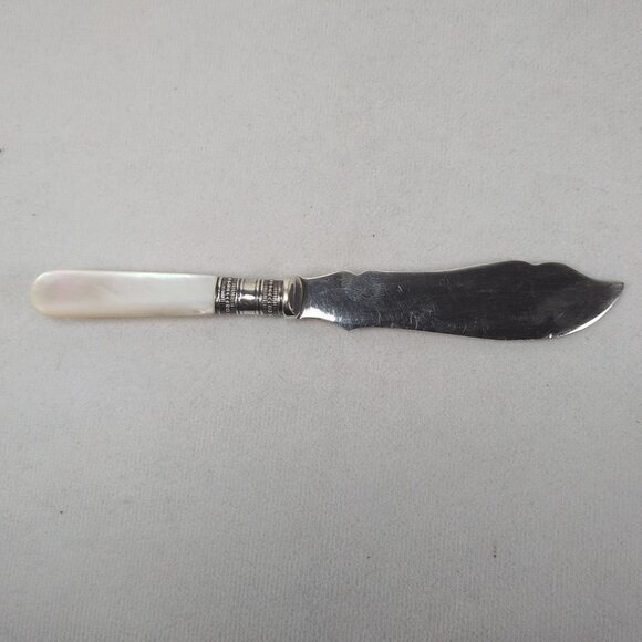 Vintage Mother Of Pearl Handle 6" Fancy Fish Butter Knife Unmarked - Picture 6 of 10